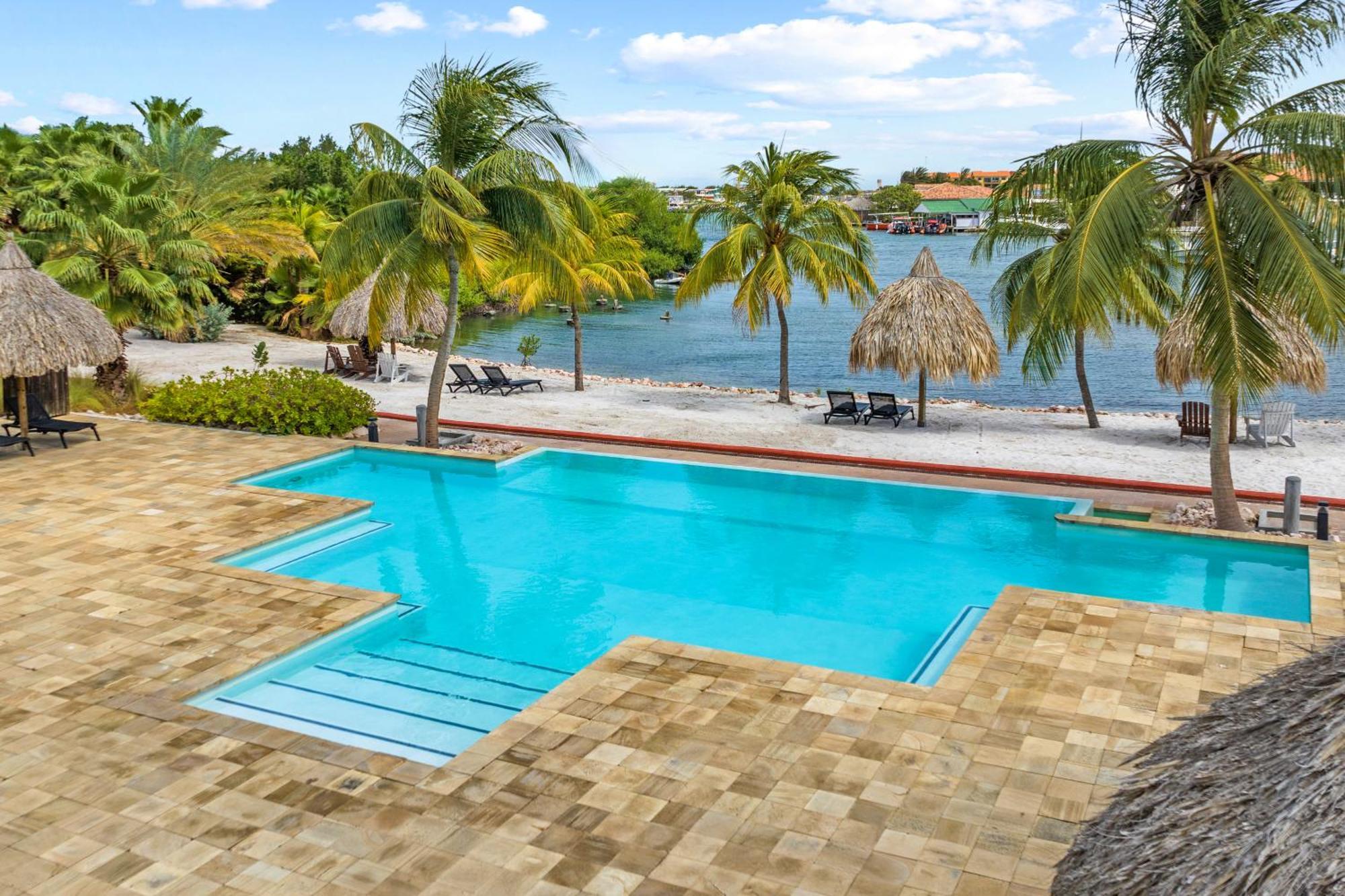 Spanish Water View Apartments - Jan Thiel Area 빌렘스타트 외부 사진